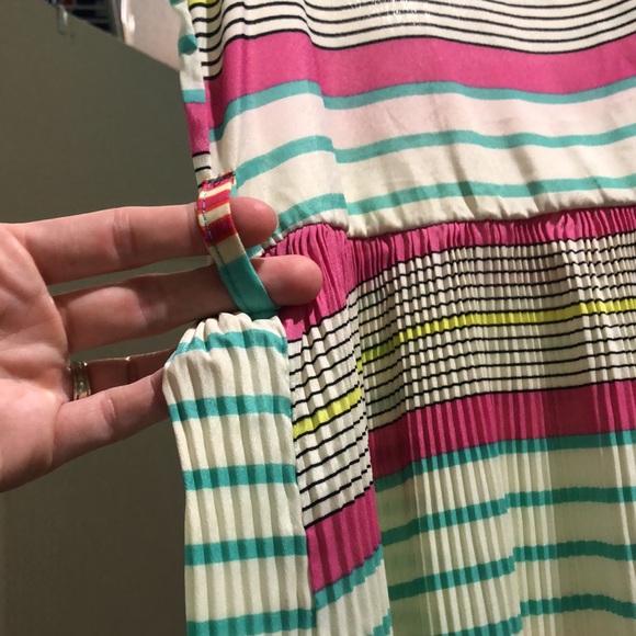 Lightweight striped summer dress with great movement - Picture 3 of 4